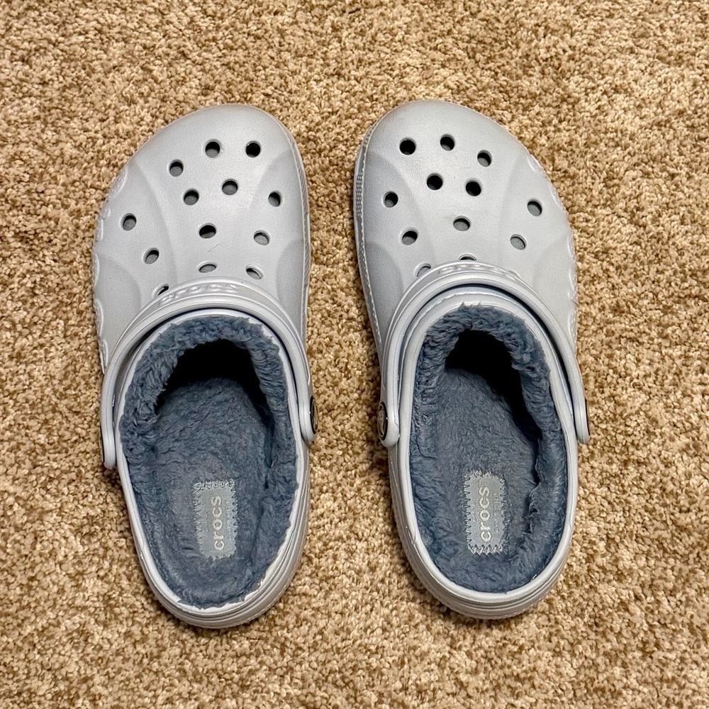 CROCS Kids Light Blue Fuzzy Lined Size J2